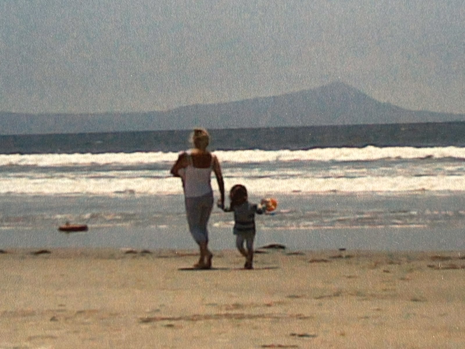 Mi abuelita y yo en la playa